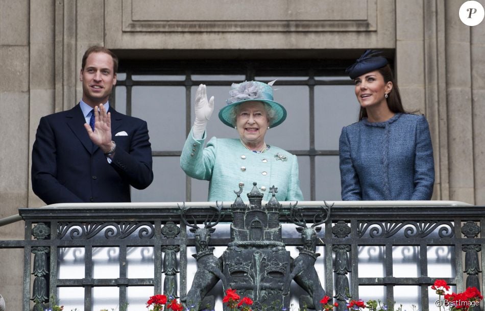 La reine Elizabeth II célèbre son jubilé de diamant à Nottingham avec le prince William et Kate Middleton.
