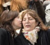 Charlotte Gainsbourg et sa mère Jane Birkin - Cérémonie d'inauguration de la plaque commémorative en l'honneur de Serge Gainsbourg, au 11 bis Rue Chaptal (où le chanteur passa une partie de son enfance), à Paris. Le 10 Mars 2016