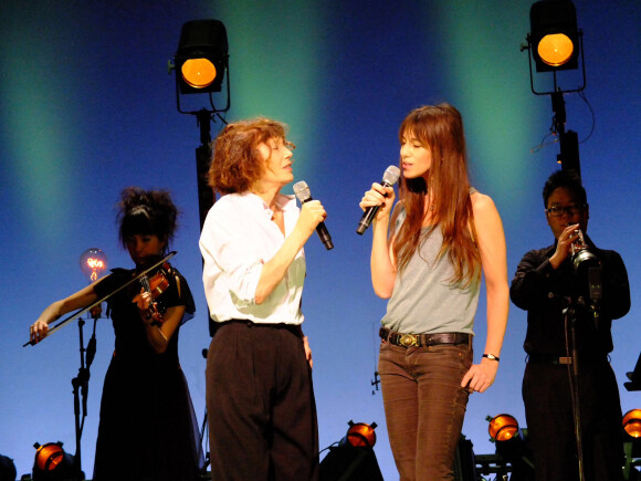 Exclusif - Jane Birkin en concert "Jane Birkin chante Serge Gainsbourg via Japan" a l'opera Garnier de Monte-Carlo le 09/02/2013 sur la photo : Jane Birkin et sa fille Charlotte