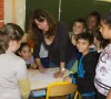 Exclusif - Astrid Veillon intervient à l'école "Bois de Boulogne" pour l'association "Lecture pour Tous" à Nice. Le 15 avril 2015.