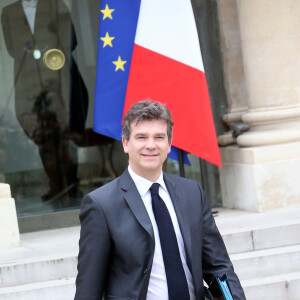 Arnaud Montebourg, ministre de l'Economie, du Redressement productif et du Numérique quitte le palais de l'Elysée à Paris, le 4 avril 2014 après le premier conseil des ministres du nouveau gouvernement. 