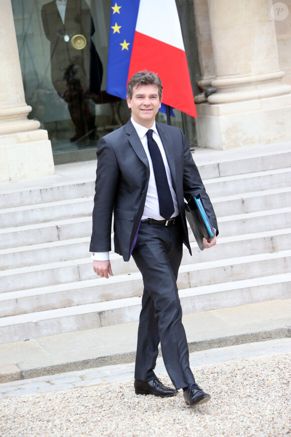 Arnaud Montebourg, ministre de l'Economie, du Redressement productif et du Numérique quitte le palais de l'Elysée à Paris, le 4 avril 2014 après le premier conseil des ministres du nouveau gouvernement. 