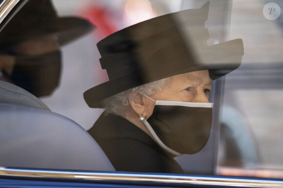 La reine Elisabeth II d'Angleterre - Arrivées aux funérailles du prince Philip, duc d'Edimbourg à la chapelle Saint-Georges du château de Windsor, le 17 avril 2021.