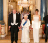 Le président Donald J. Trump et la première dame Melania Trump posent pour une photo avec la reine de Grande-Bretagne Elizabeth Elizabeth, le prince de Galles et la duchesse de Cornouailles le lundi 3 juin 2019, avant d'assister à un banquet national au palais de Buckingham à Londres le 3 juin 2019.