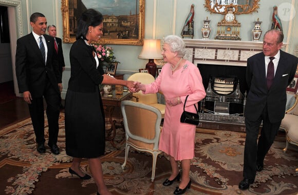 Elizabeth II et le prince Philip reçoivent le président américain Barack Obama et son épouse Michelle Obama au palais de Buckingham en 2009.