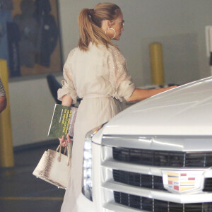 Jennifer Lopez arrive chez Ben Affleck à Pacific Palisades. Los Angeles, le 4 juin 2021.