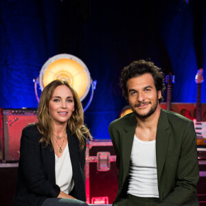 Exclusif - Claire Keim et Amir Haddad - Backstage de l'enregistrement de l'émission "300 Choeurs chantent Les plus beaux duos" à Paris, qui sera diffusée le 8 janvier 2021 sur France 3. © Tiziano Da Silva / Bestimage 