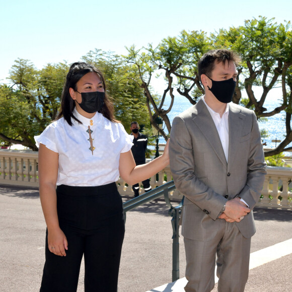 Louis et Marie Ducruet - La princesse Stéphanie de Monaco, accompagnée par son fils Louis Ducruet, a inauguré une sculpture de l'artiste Julien Marinetti "Doggy John Monaco" installée sur les terrasses du Casino de Monte-Carlo, à Monaco, le 4 juin 2021. © Bruno Bebert/Bestimage