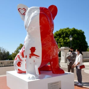 La princesse Stéphanie de Monaco, accompagnée par son fils Louis Ducruet, a inauguré une sculpture de l'artiste Julien Marinetti "Doggy John Monaco" installée sur les terrasses du Casino de Monte-Carlo, à Monaco, le 4 juin 2021. © Bruno Bebert/Bestimage