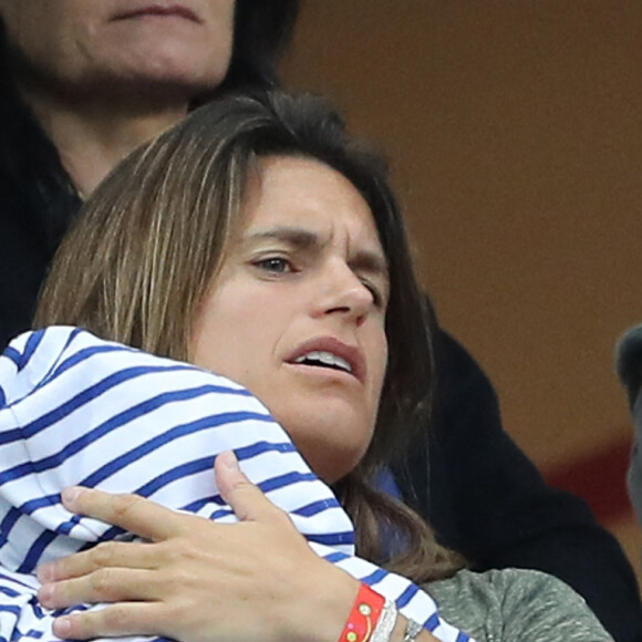 Amélie Mauresmo et son fils Aaron Mauresmo lors du match du quart de finale de l'UEFA Euro 2016 France-Islande au Stade de France à Saint-Denis, France le 3 juillet 2016. © Cyril Moreau/Bestimage 