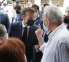 Le président Emmanuel Macron échange avec les habitants de Martel dans le Lot © Patrick Bernard / Bestimage