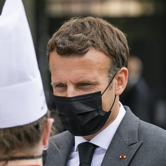 Le président de la République française, Emmanuel Macron visite le Lycée Hôtelier de Tain l'hermitage à la rencontre des élèves, en présence du Préfet de la Drôme, Hugues Moutouh. Le 8 juin 2021. © Romain Gaillard / Pool / Bestimage