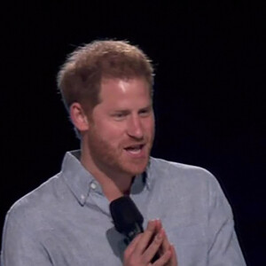 Capture d'écran du prince Harry, duc de Sussex, lors du concert caritatif "Vax Live" en faveur de la vaccination contre le Coronavirus (COVID-19) à Los Angeles. Le 8 mai 2021.