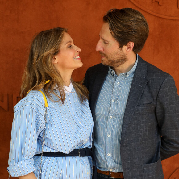 Ophélie Meunier (enceinte) et son mari Mathieu Vergne au village des Internationaux de France de Roland Garros à Paris. © Dominique Jacovides / Bestimage