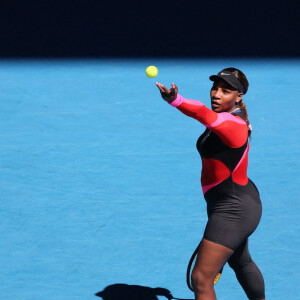 Serena Williams et sa combinaison Nike lors de l'Open d'Australie à Melbourne, le 18 février 2021.