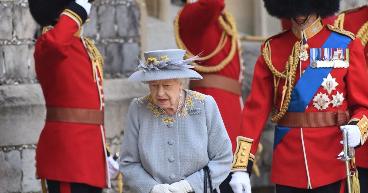 Thé De La Reine D Angleterre Trooping of the colour - La reine Elisabeth II d'Angleterre assiste