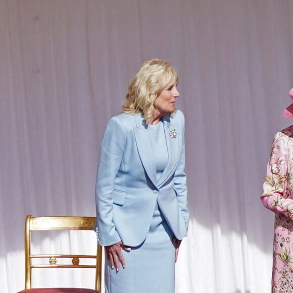 Le président des Etats-Unis Joe Biden et sa femme Jill Biden visitent le château de Windsor en compagnie de la reine Elisabeth II, le 13 juin 2021.