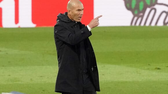 Zinedine Zidane a eu un échange houleux avec un journaliste à son arrivée à l'Estadio de Vallecas, à Madrid.