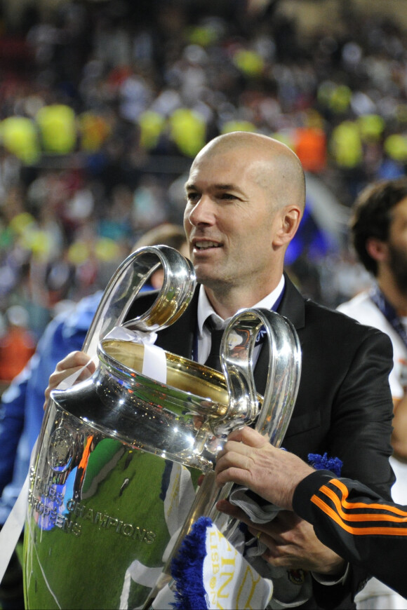 Zinédine Zidane fête la victoire du Real Madrid en Ligue des Champions après la finale face à l'Atletico Madrid. Lisbonne, le 24 mai 2014.