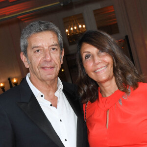 Michel Cymes et sa femme Nathalie Cymes lors de la soirée de gala "Enfance Majuscule" à la salle Gaveau à Paris. © Coadic Guirec / Bestimage