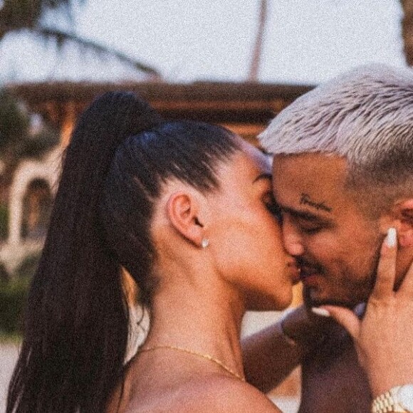 Jazz, star de la "JLC Family", est mariée à Laurent Correia et le couple a ensemble deux enfants : Chelsea et Cayden.