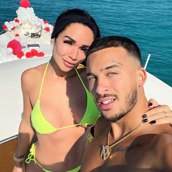 Jazz, star de la "JLC Family", est mariée à Laurent Correia et le couple a ensemble deux enfants : Chelsea et Cayden.