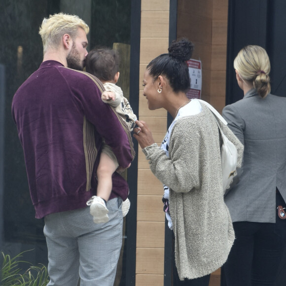 Matt Pokora, sa femme Christina Milian et leur fils Isaiah visitent des nouvelles maisons à Los Angeles, le 7 juin 2021.