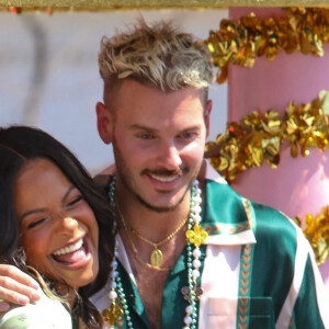 Christina Milian, enceinte, et son compagnon M Pokora (Matt) font la promotion de la marque "Beignet Box" de Christina sur un char lors d'une parade à Los Angeles le 10 avril 2021.