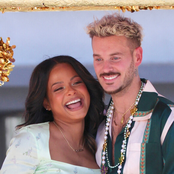 Christina Milian, enceinte, fait la promotion de son food truck Beignet Box lors d'une parade à Los Angeles avec son compagnon M Pokora (Matt) le 10 avril 2021.