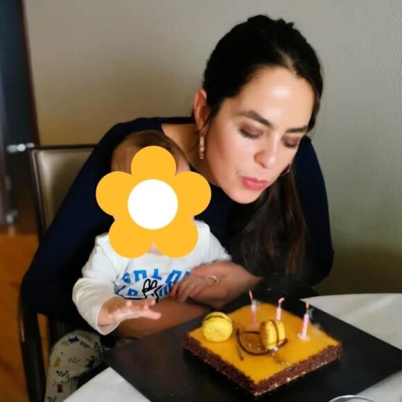 Le 26 novembre 2020, Anouchka Delon a publié des photos d'elle et son fils prises le jour de son anniversaire, la veille, par son compagnon Julien Dereims.