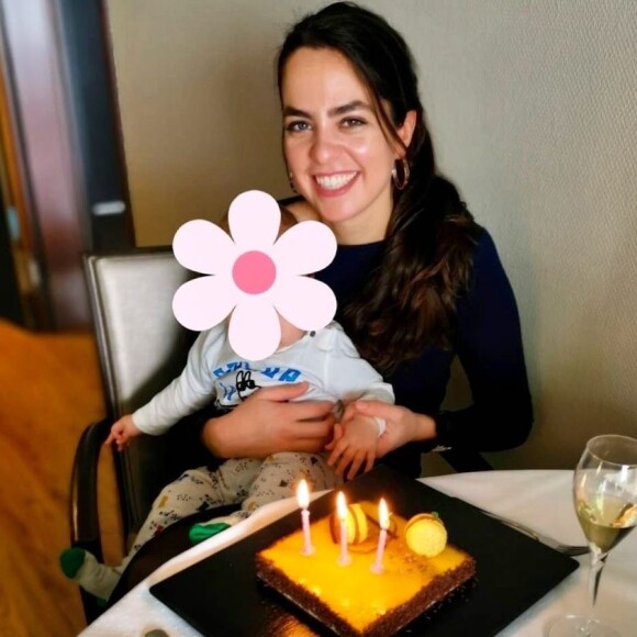 Le 26 novembre 2020, Anouchka Delon a publié des photos d'elle et son fils prises le jour de son anniversaire, la veille, par son compagnon Julien Dereims.