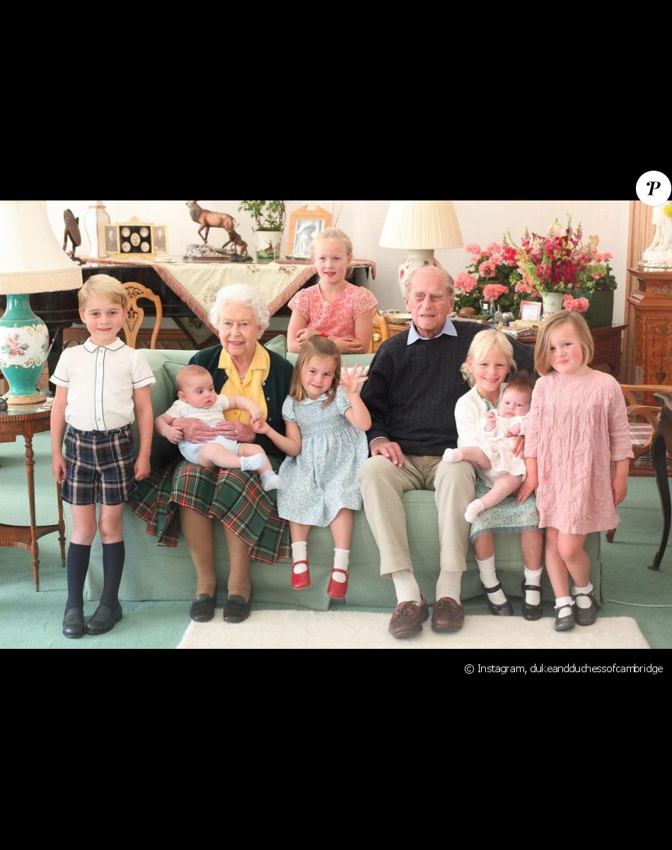 Le prince Philip, la reine Elizabeth et leurs arrières-petits-enfants au château Balmoral, photo prise par Kate Middleton et dévoilée sur Instagram en avril 2021.