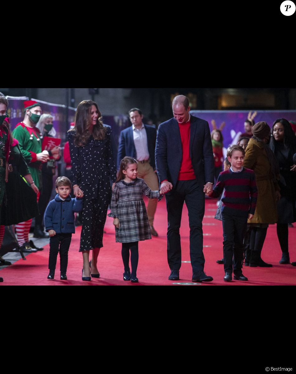 Le prince William, duc de Cambridge, et Catherine (Kate) Middleton, duchesse de Cambridge, avec leurs enfants le prince George, la princesse Charlotte et le prince Louis ont assisté à un spectacle donné en l'honneur des personnes qui ont été mobilisées pendant la pandémie au Palladium à Londres, Royaume Uni, le 11 décembre 2020.