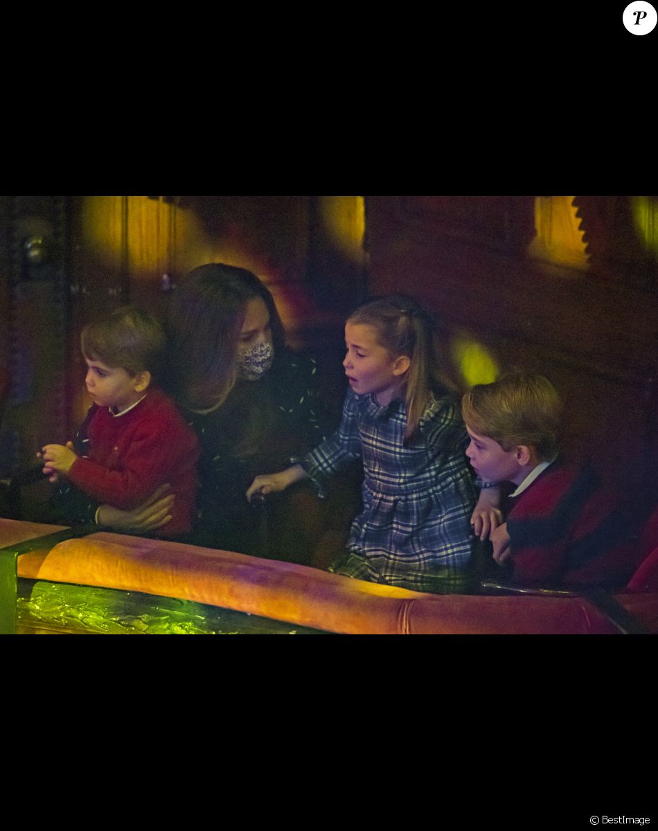 Catherine (Kate) Middleton, duchesse de Cambridge, avec ses enfants le prince George, la princesse Charlotte et le prince Louis ont assisté à un spectacle donné en l'honneur des personnes qui ont été mobilisées pendant la pandémie au Palladium à Londres, Royaume Uni, le 11 décembre 2020.