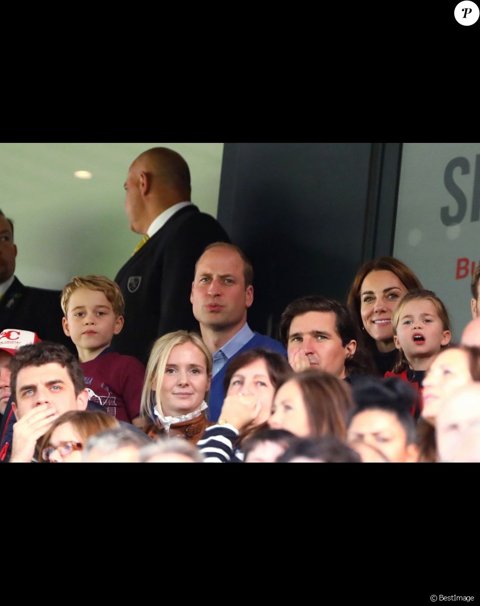 Le prince William, duc de Cambridge, Catherine (Kate) Middleton, duchesse de Cambridge et leurs enfants, le prince George et la princesse Charlotte, assistent à un match de Premier League opposant Norwich City à Aston Villa au stade Carrow Road, à Norwich, Royaume Uni, le 5 octobre 2019.