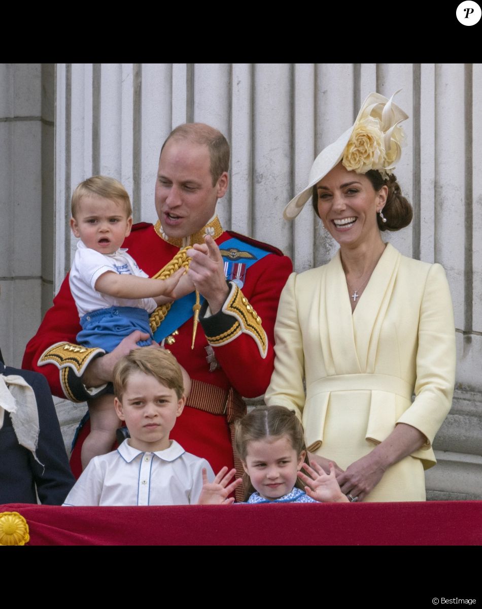 Le prince William, duc de Cambridge, et Catherine (Kate) Middleton, duchesse de Cambridge, le prince George de Cambridge la princesse Charlotte de Cambridge, le prince Louis de Cambridge - La famille royale au balcon du palais de Buckingham lors de la parade Trooping the Colour 2019, célébrant le 93ème anniversaire de la reine Elisabeth II, Londres, le 8 juin 2019.