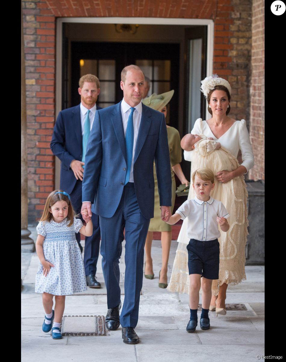 Le prince William, duc de Cambridge, Kate Catherine Middleton, duchesse de Cambridge, et leurs enfants, la princesse Charlotte, le prince George et le prince Louis - La famille royale d'Angleterre lors du baptême du prince Louis en la chapelle St James à Londres. Le 9 juillet 2018