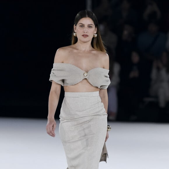 Laetitia Casta - Défilé Jacquemus automne-hiver 2020/2021 à Paris, le 18 janvier 2020.