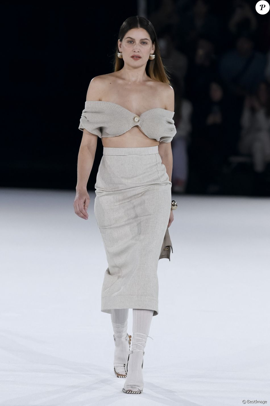 Laetitia Casta - Défilé Jacquemus automne-hiver 2020/2021 à Paris, le 18 janvier 2020.
