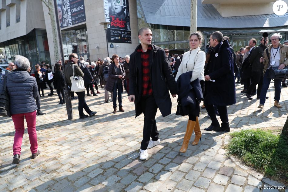 Laetitia Casta et son mari Louis Garrel - Sortie de l'hommage à Agnès Varda dans la Cinémathèque française. Paris, le 2 avril 2019.