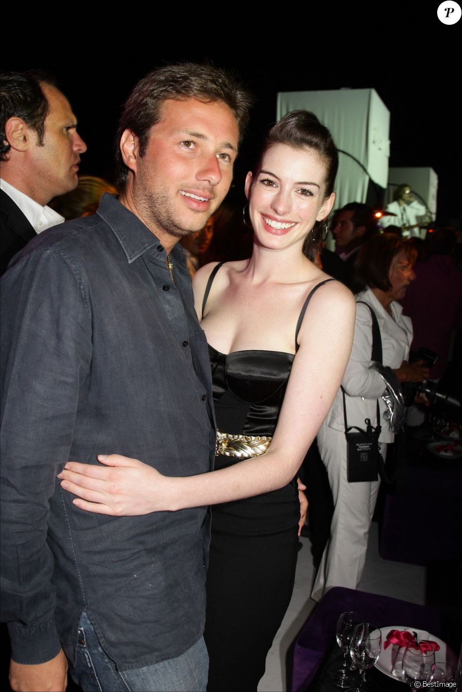 Raffaello Folliero et Anne Hathaway à Porto Cervo, en Italie.