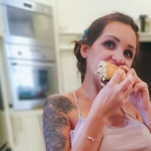 Julia Paredes enceinte, elle partage une photo sans filtre sur Instagram