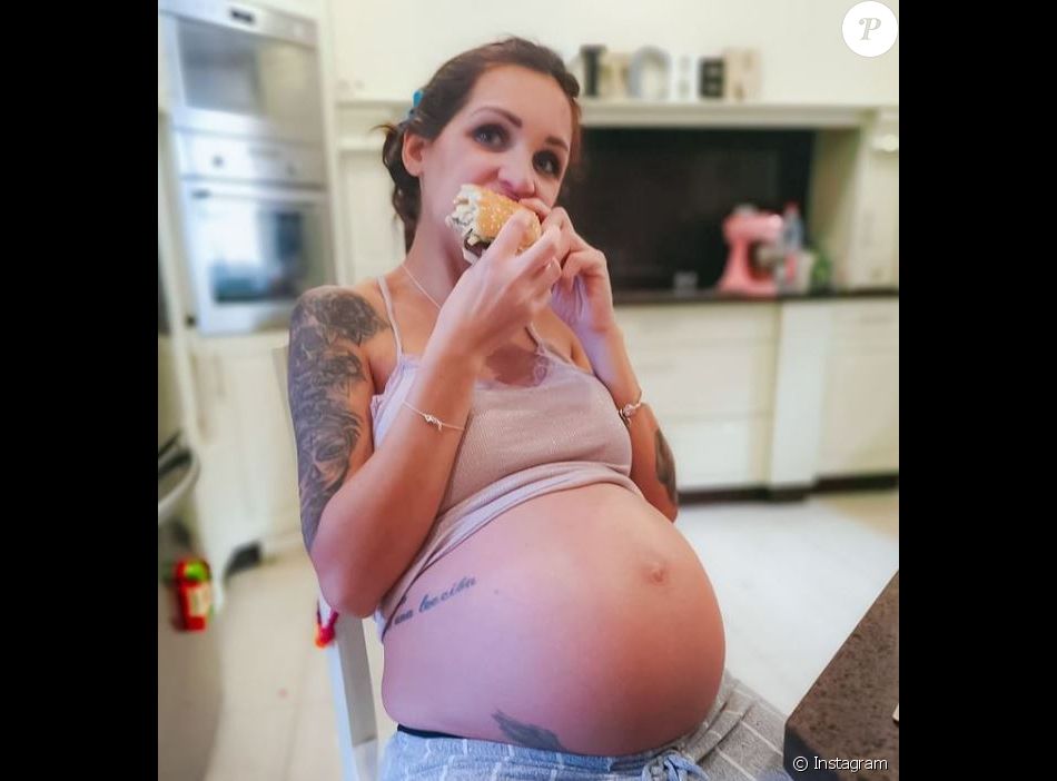 Julia Paredes enceinte, elle partage une photo sans filtre sur Instagram
