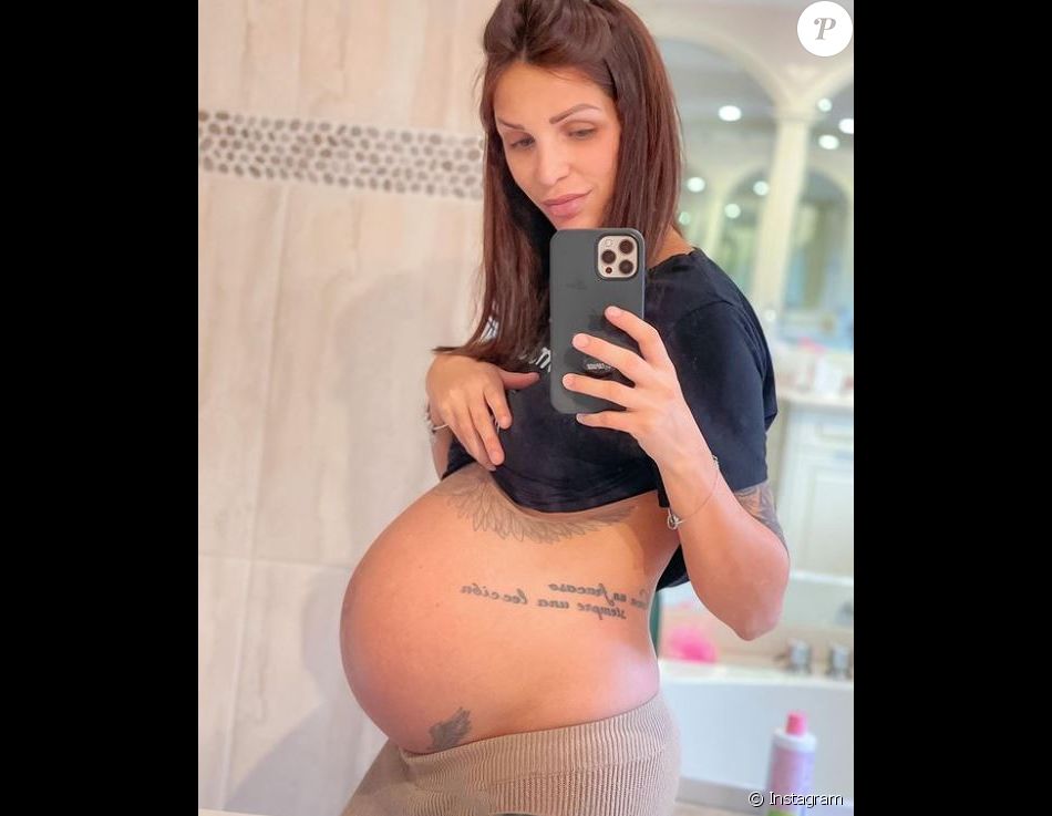 Julia Paredes enceinte de son deuxième enfant