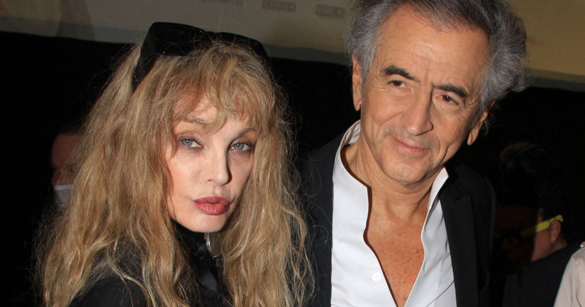 Une Autre Idee Du Monde Film Bernard-Henri Lévy, Arielle Dombasle lors de la première du film Une