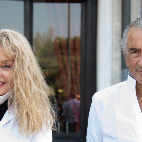 Bernard-Henri Lévy et sa femme Arielle Dombasle lors de la 77ème édition du festival international du film de Venise (Mostra) le 6 septembre 2020. © Imagespace via ZUMA Wire / Bestimage 