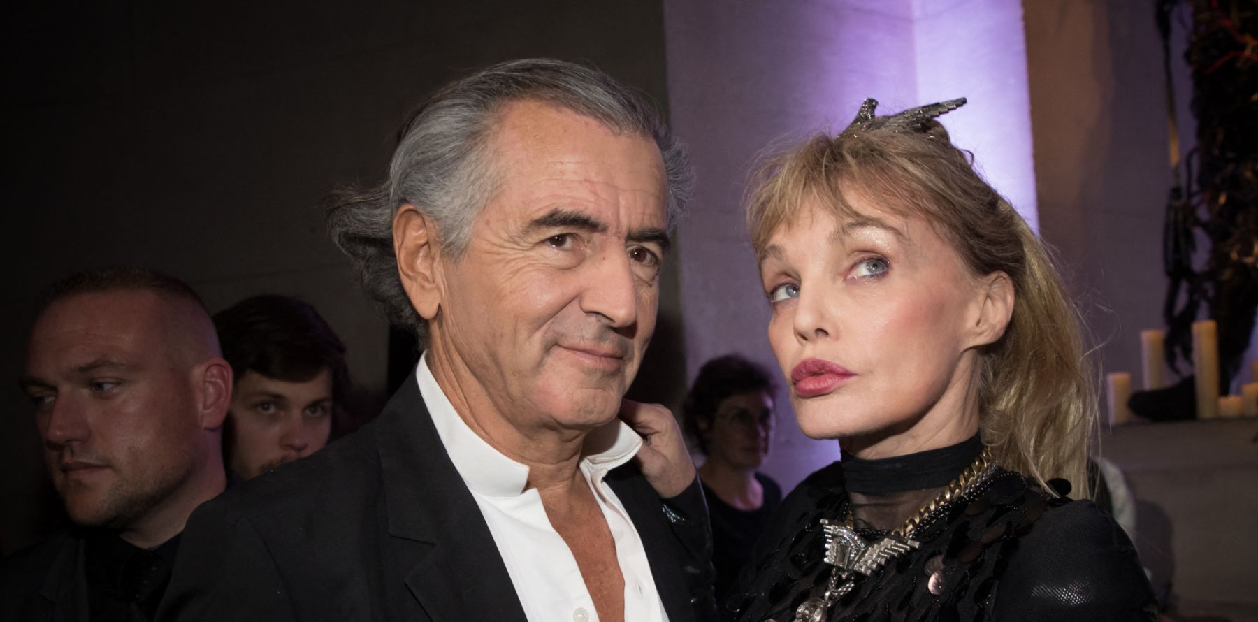 Bernard Henri Levy Et Sa Nouvelle Compagne Arielle Dombasle et sa vie sexuelle avec BHL : "C'est un vrai petit  taureau..." - Purepeople