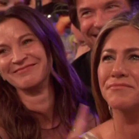 Jennifer Aniston applaudit Brad Pitt aux SAG Awards. Los Angeles. Le 19 janvier 2020.