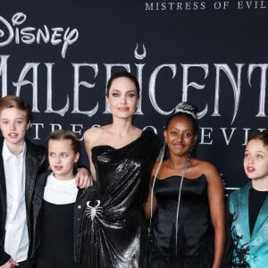 Shiloh Nouvel Jolie-Pitt, Vivienne Marcheline Jolie-Pitt, Angelina Jolie, Zahara Marley Jolie-Pitt et Knox Léon Jolie-Pitt à la première de Maleficent: Mistress of Evil au théâtre El Capitan dans le quartier de Hollywood à Los Angeles, le 30 septembre 2019