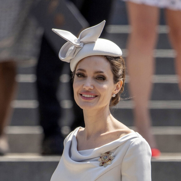 Angelina Jolie à la sortie de la messe en l'honneur du 200ème anniversaire de l'Ordre de Saint-Michel et Saint-Georges à la cathédrale Saint Paul de Londres le 28 juin 2018. Angelina Jolie est dame-commandeur dans l'ordre de Saint-Michel et Saint-Georges pour son action en tant que haut-commissaire des Nations unies pour les réfugiés.